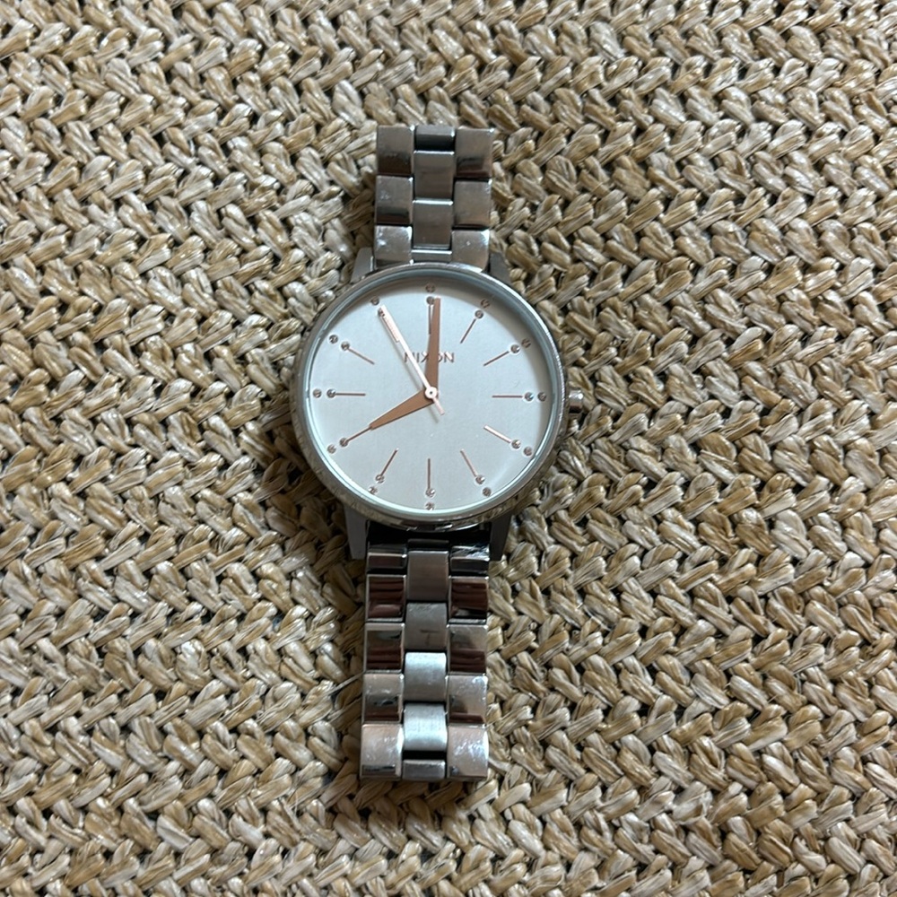 Classic Nixon watch with rose gold details